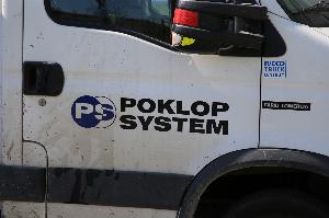 V Neklanově ulici probíhá oprava poklopů kanalizace