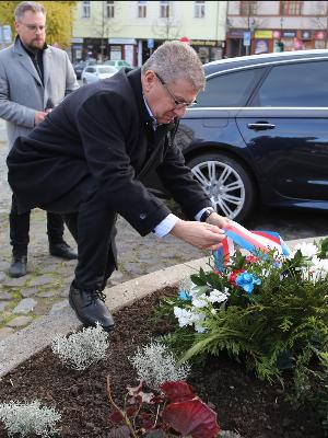 ROUDNICE SI PŘIPOMÍNÁ DEN BOJE ZA SVOBODU A DEMOKRACII