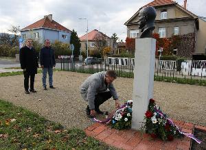 ROUDNICE SI PŘIPOMÍNÁ DEN BOJE ZA SVOBODU A DEMOKRACII