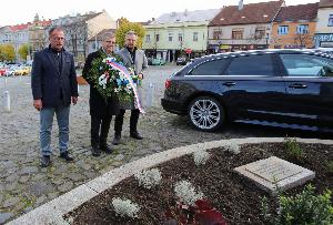 ROUDNICE SI PŘIPOMÍNÁ DEN BOJE ZA SVOBODU A DEMOKRACII