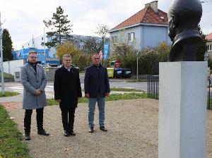 ROUDNICE SI PŘIPOMÍNÁ DEN BOJE ZA SVOBODU A DEMOKRACII