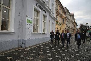 Knihovna Ervína Špindlera se připravuje na otevření, navštívil ji ministr Bartoš