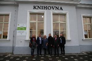 Knihovna Ervína Špindlera se připravuje na otevření, navštívil ji ministr Bartoš