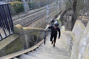 Výstavba servisního centra uzavřela cyklostezku