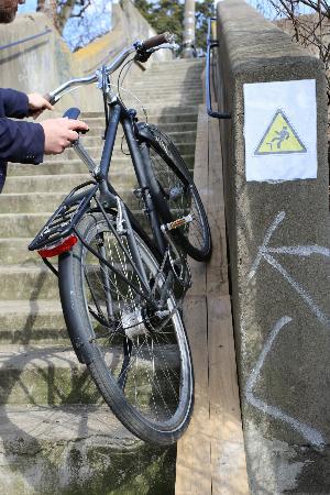 Výstavba servisního centra uzavřela cyklostezku